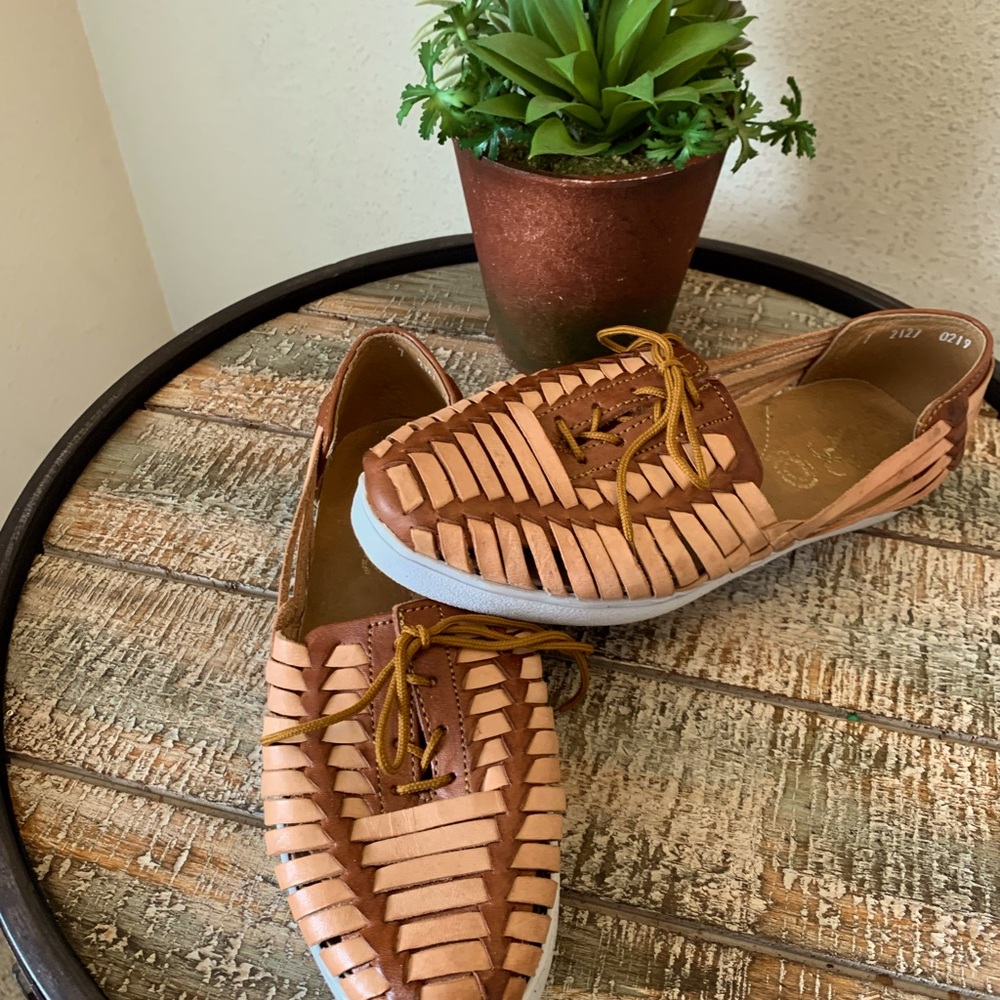HUARACHE - beautiful two-tone leather with unique rubberized soles - size 7 - Picture 3 of 5